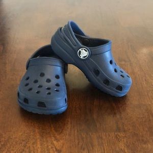 Crocs size 4 / 5 navy